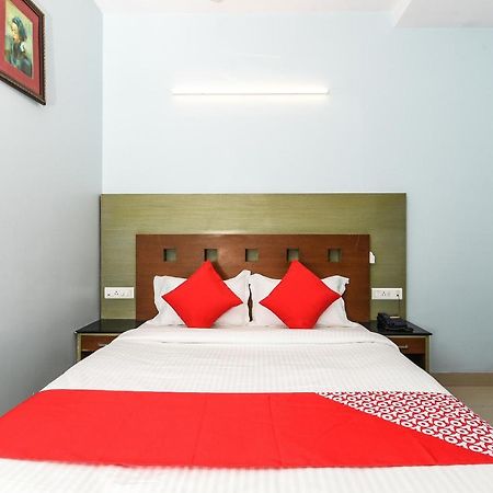 Balaji Grand Hotel Kakinada Exterior photo