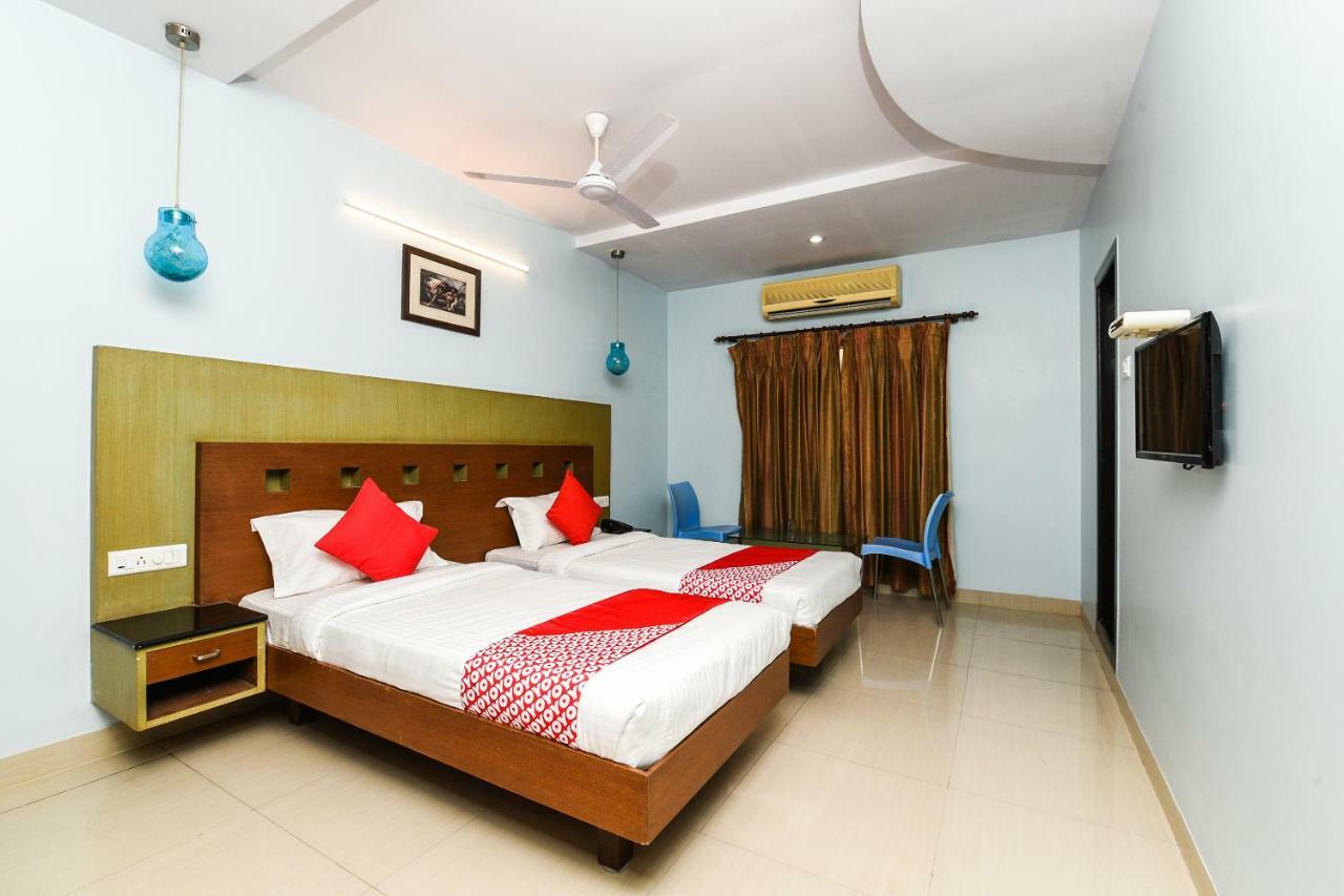 Balaji Grand Hotel Kakinada Exterior photo