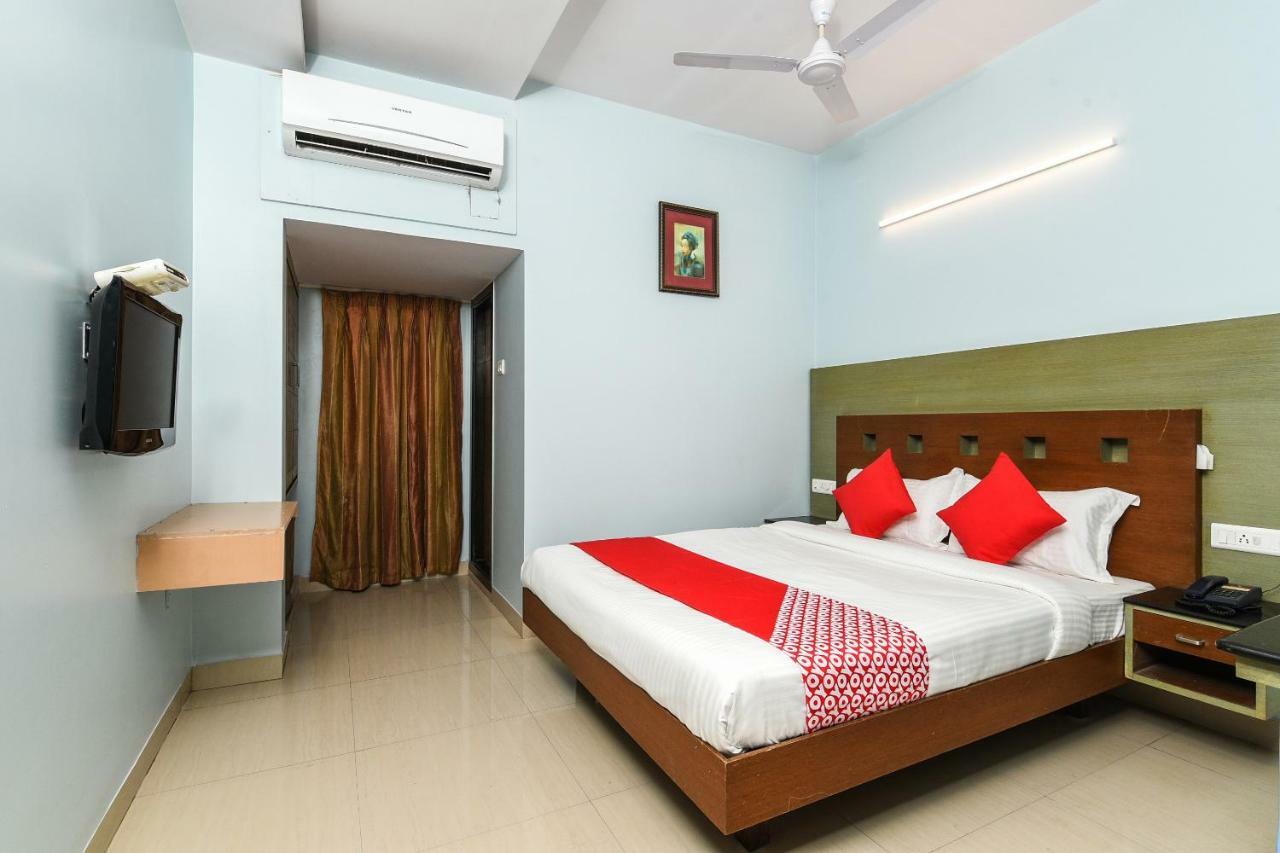 Balaji Grand Hotel Kakinada Exterior photo