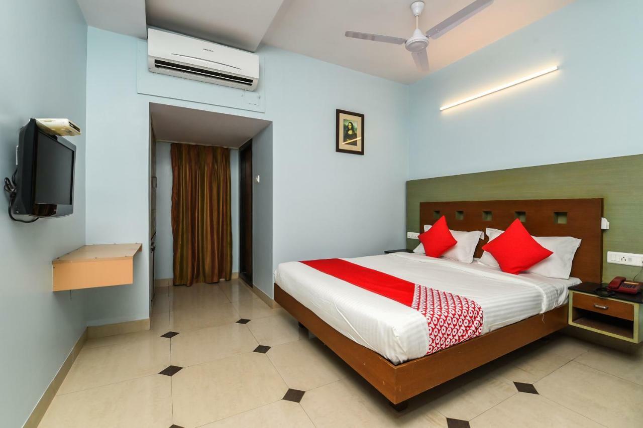 Balaji Grand Hotel Kakinada Exterior photo